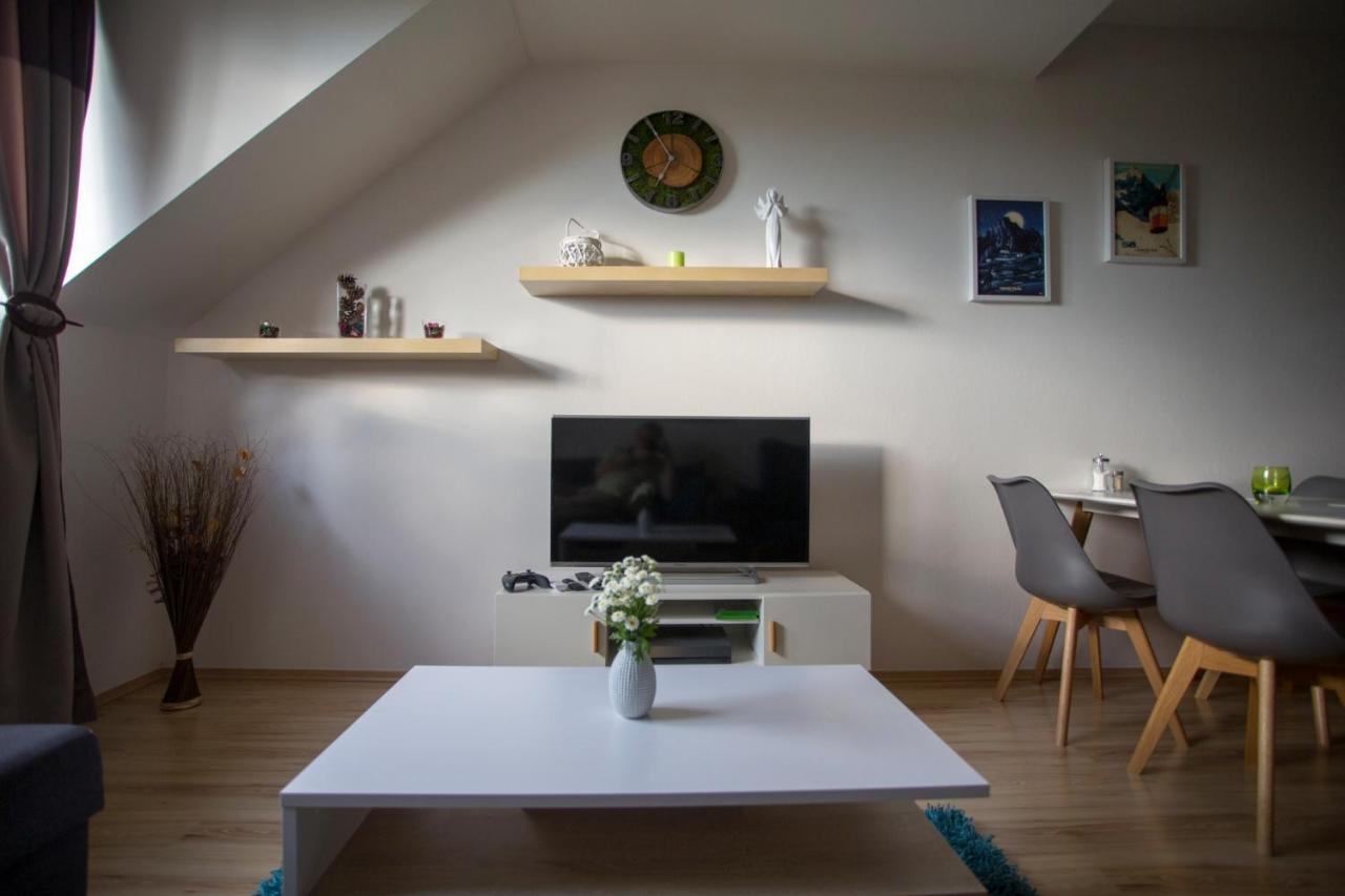 Apartman Angel Vel'ka Lomnica Exteriör bild