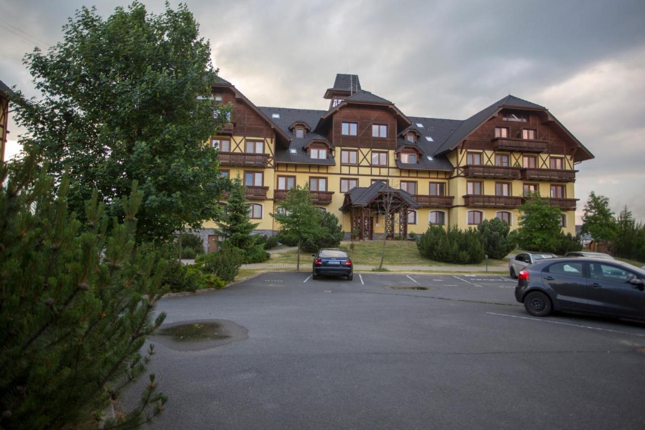 Apartman Angel Vel'ka Lomnica Exteriör bild
